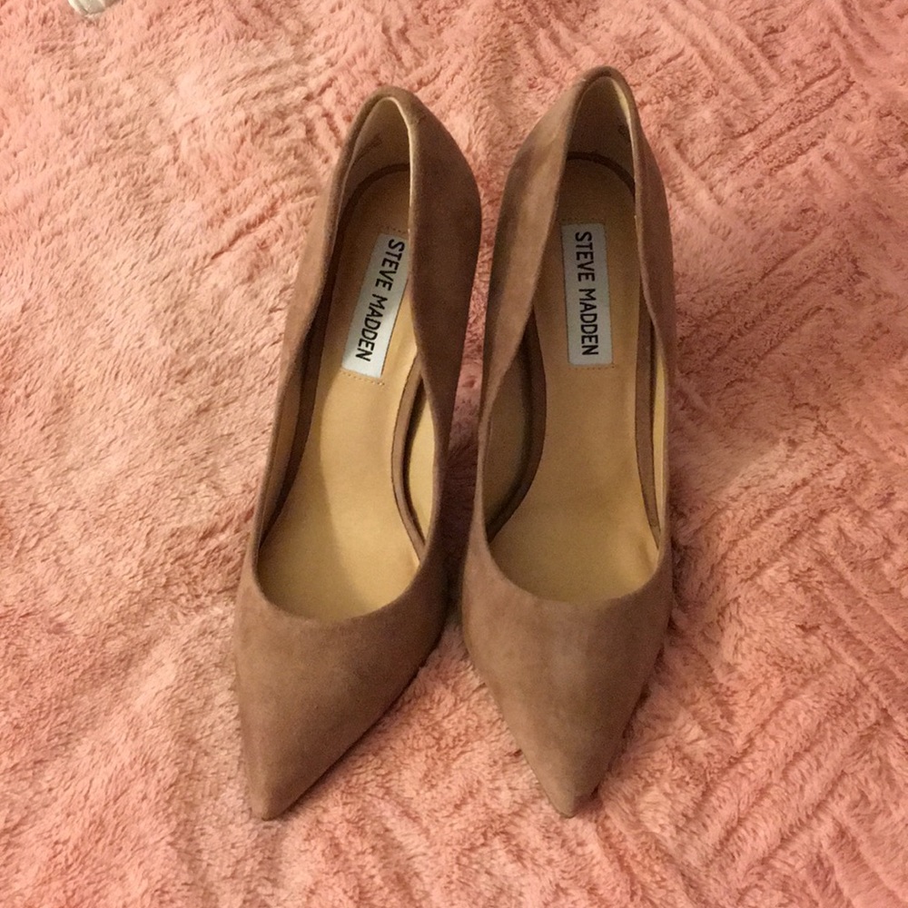 Steve Madden Suede Heels (Size 6M)